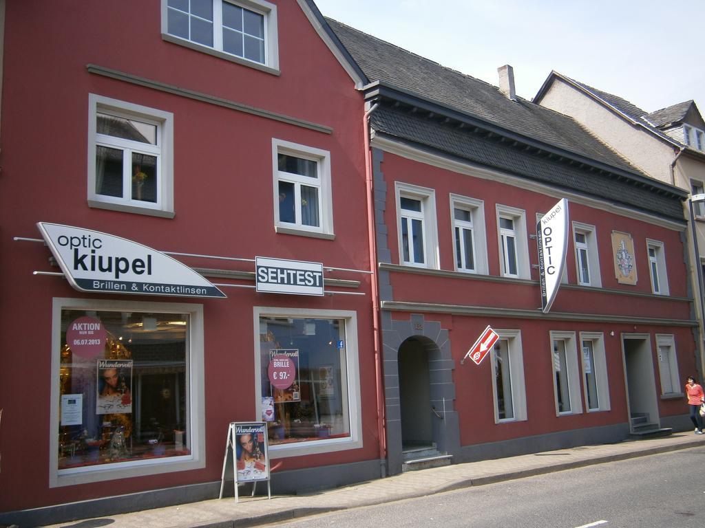 Ferienwohnung Am Nuerburgring 2.Og Adenau Esterno foto